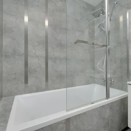 Near The River Balcony And Free Garage By Renters Appartamento *